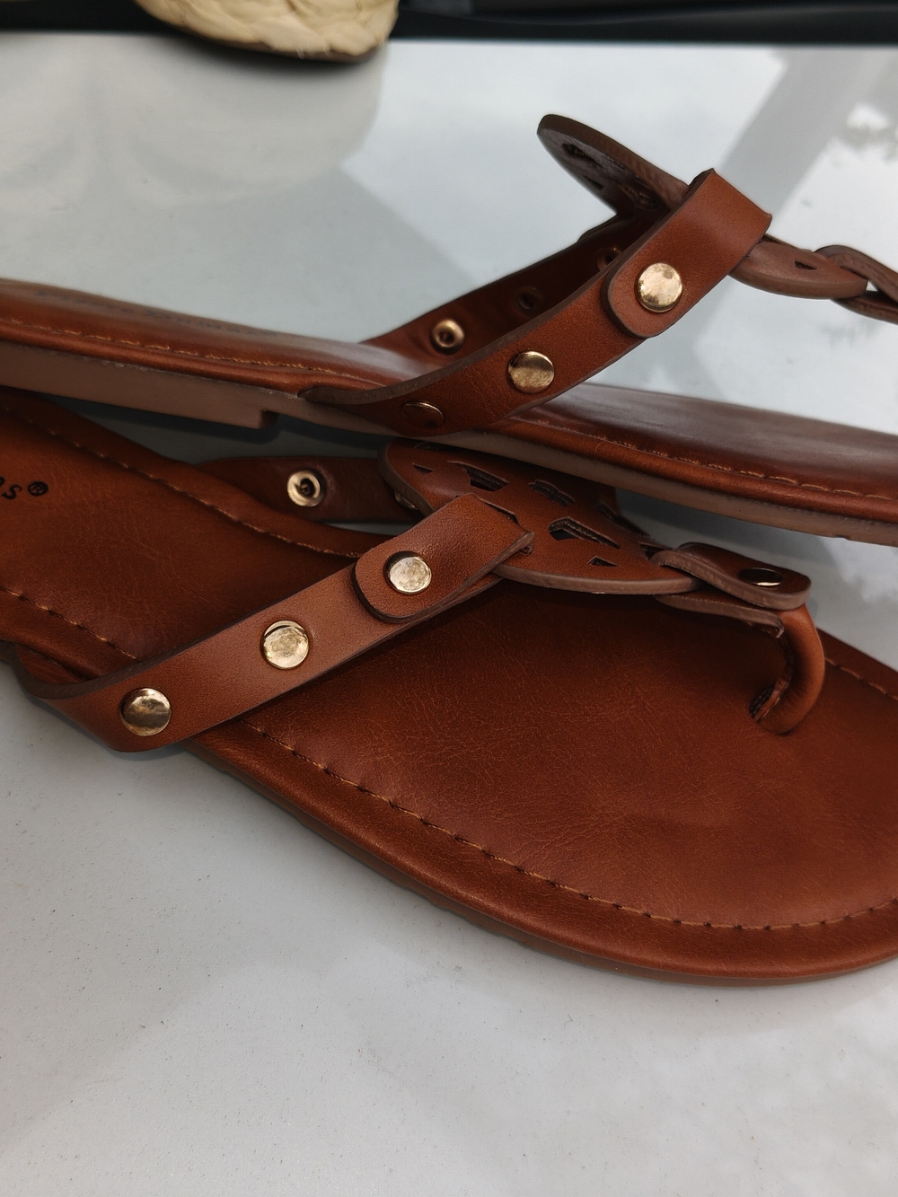 Pierre Dumas Women's Tan Cutout Medallion Thong Sandals - Picture 2 of 3